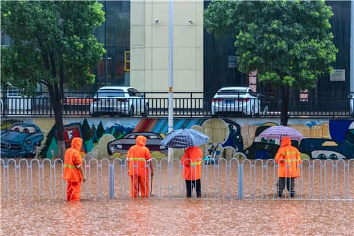 新乡2小时降雨量超过郑州！雨量具体有多大？哪里被淹？看详情！
