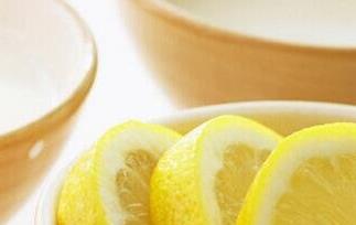 柠檬片泡水的功效与作用 冻干柠檬片泡水的功效与作用