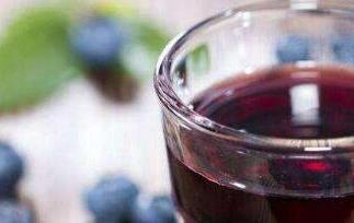 蓝莓酒的功效与作用有哪些 蓝莓酒的功效与作用有哪些品种