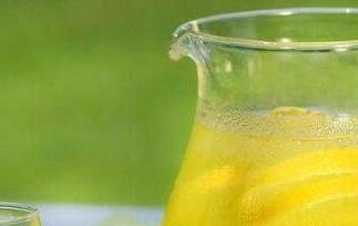 冬天喝柠檬水好吗 喝柠檬水好吗