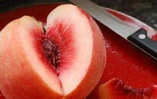 猪肉和桃子能一起吃吗 猪肉和桃子能一起吃吗会中毒吗