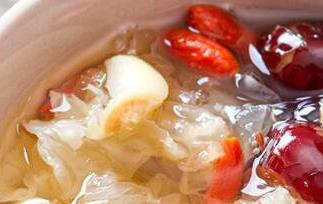 百合莲子红枣汤的功效与作用 板栗银耳百合莲子红枣汤的功效与作用