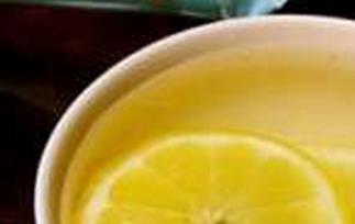 柠檬片泡水喝的功效与作用 柠檬片泡水喝的功效与作用及副作用