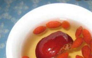 红枣枸杞泡水喝的功效与作用 玫瑰花红枣枸杞泡水喝的功效与作用