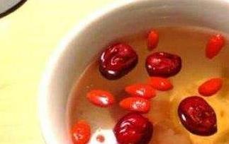 怎样用红枣泡水喝最好 怎样用红枣泡水喝最好的方法