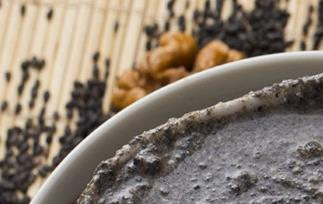 黑芝麻核桃粉汤的功效 黑豆黑芝麻核桃汤有什么功效