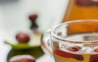 长期喝红枣泡水有什么好处与坏处 长期喝红枣泡水有什么好处