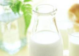 过期牛奶的用途有哪些 过期牛奶有什么用途广泛