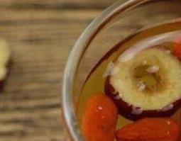 红枣枸杞泡水喝的功效与作用 百合红枣枸杞泡水喝的功效与作用