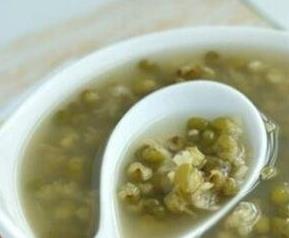 冰糖绿豆汤的功效与作用是什么 冰糖绿豆汤的功效与作用