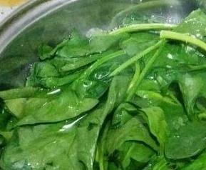 菠菜熬水的功效与作用及禁忌 菠菜熬水的功效与作用