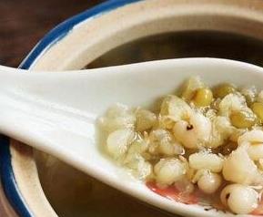 绿豆汤薏米汤功效 苡米绿豆汤的做法和功效作用