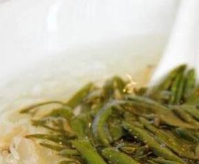银鱼莼菜怎么做 莼菜银鱼汤做法窍门