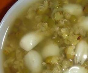 百合绿豆汤的功效与作用 薏米百合绿豆汤的功效与作用