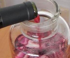 洋葱泡葡萄泡酒的功效和作用 葡萄酒泡洋葱有什么功效