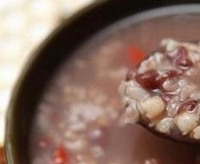 吃薏仁米红豆汤的功效和作用（吃薏仁米红豆汤的功效和作用是什么）