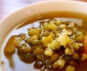 南瓜绿豆汤的功效和药用价值 南瓜绿豆汤的功效与作用