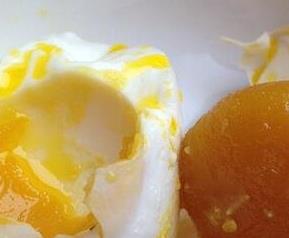 最快咸鸡蛋出油腌制方法是 最快咸鸡蛋出油腌制方法