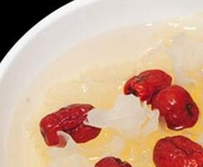 红枣银耳汤的功效和作用 苹果红枣银耳汤的功效和作用