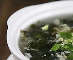 排骨海带紫菜汤有什么功效 紫菜海带汤的功效与作用