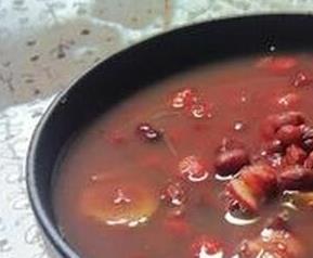 红豆薏米汤的功效与作用 红豆薏米汤的功效与作用禁忌