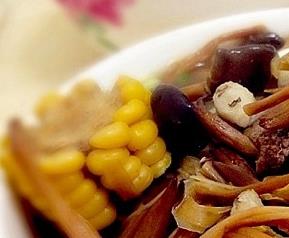 黄花菜蘑菇汤的做法 黄花菜蘑菇汤