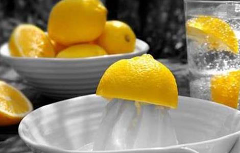晚上喝柠檬水好吗 长期晚上喝柠檬水好吗