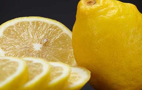 柠檬水什么时候喝好 柠檬水什么时候喝好喝柠檬水能晒太阳吗