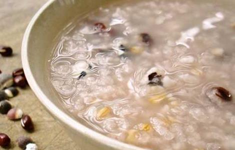 薏米红豆芡实粥的功效和做法窍门 薏米红豆芡实粥的功效和做法
