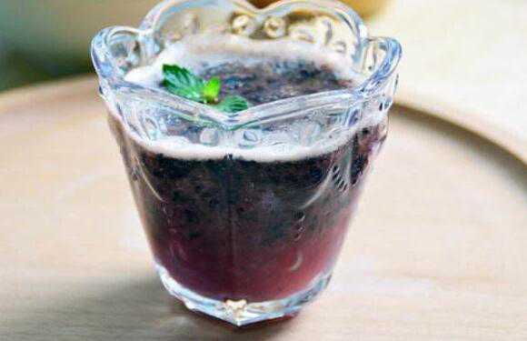 蓝莓饮的功效与作用（蓝莓植物饮品有什么作用）