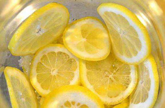柠檬泡水喝的9大禁忌有哪些 柠檬泡水喝的9大禁忌有哪些图片