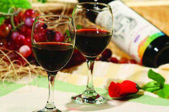 干红葡萄酒的功效与作用，喝葡萄酒的好处