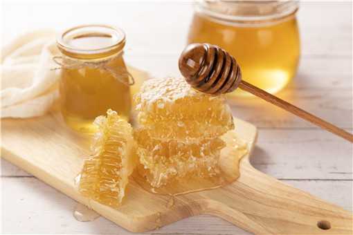 蜂蜜的作用与功效有哪些好处 蜂蜜的作用与功效有哪些