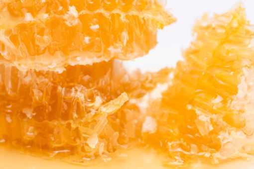 蜂蜜保质期有多久 蜂蜜保质期有多久蜂蜜颜色变深