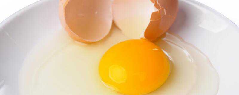 蛋黄可以生吃吗 普通鸡蛋的蛋黄可以生吃吗