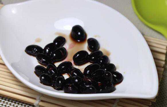 醋泡黑豆的正确做法和吃法 醋泡黑豆怎么吃，醋泡黑豆的做法