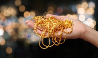 黄金和翡翠可以一起戴 黄金跟翡翠能在一起佩戴吗