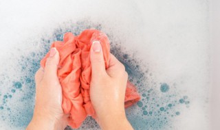 洗衣粉和牙膏能一起洗衣服吗 牙膏能当洗衣粉用吗