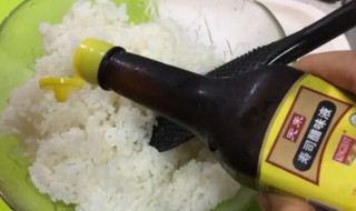 寿司醋怎么用怎么拌米饭窍门（做寿司用什么醋拌米饭）