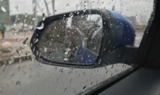 下雨天在汽车内安全吗（暴雨天在车里安全吗）
