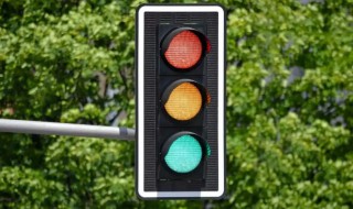 红灯停绿灯行是指车还是人 红灯停绿灯行指的是人还是车