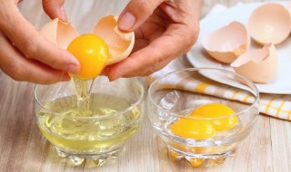 煎鸡蛋时蛋黄要煎熟还是不用煎熟（鸡蛋煎熟好还是不煎熟的好?）