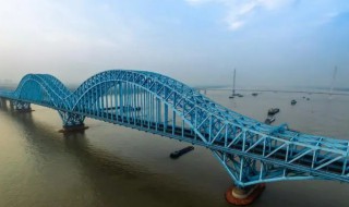 南京大桥铁路桥全长大约多少（南京大桥铁路大约长多少千米）