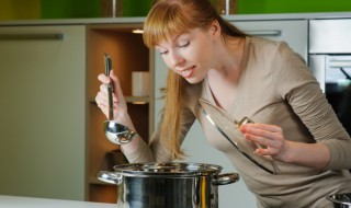 鸡骨草不可以跟什么材料一起煲汤 鸡骨草能和哪些材料一起煲汤