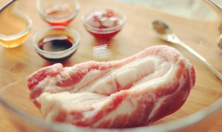 微波炉烤猪肉简单做法又好吃 微波炉烤猪肉的做法