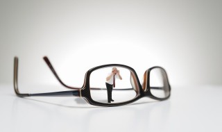 眼镜镜片怎么防雾 镜片怎么可以防雾