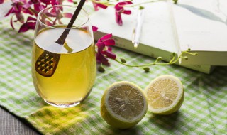 柠檬水放蜂蜜可以吗 柠檬水能不能放蜂蜜