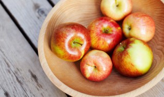 拉肚子蒸苹果做法 拉肚子蒸苹果做法要去皮吗