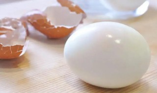 蛋壳难剥是为什么（鸡蛋壳不好剥）