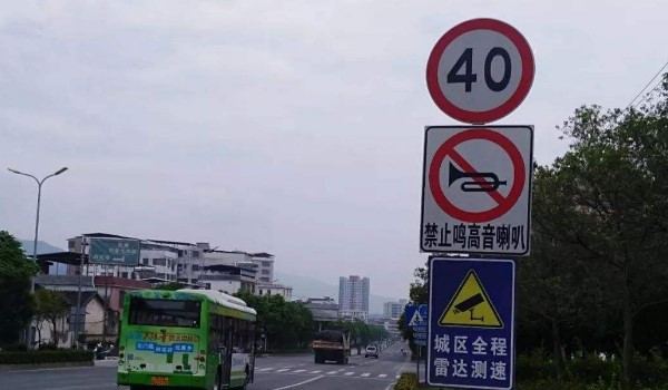 公路上的车靠哪边行驶